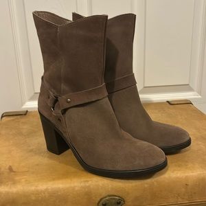 NWOT Women’s leather boots yokono size 9